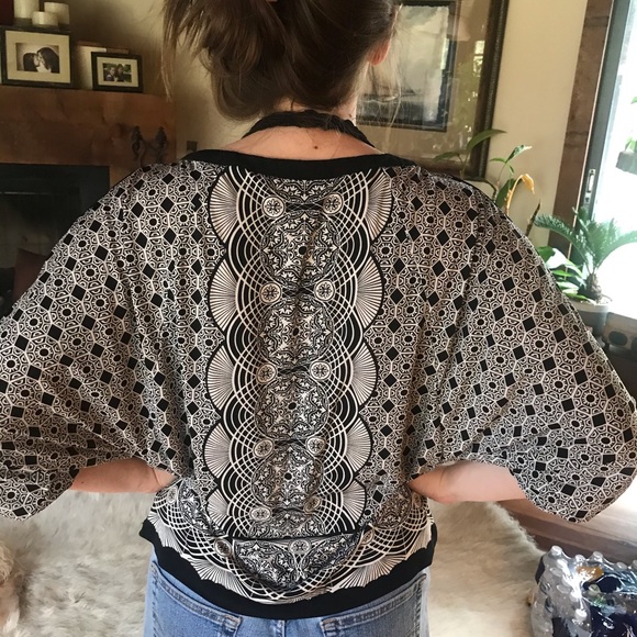 Cold shoulder top - Picture 2 of 5